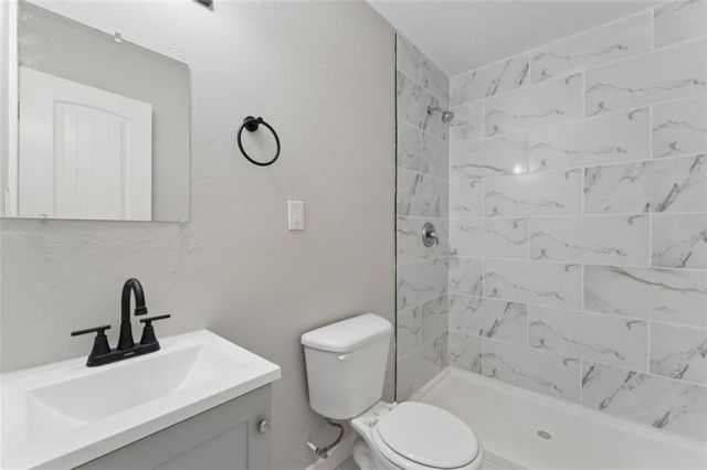 5822 Agnes Avenue, Kansas City, MO 64130