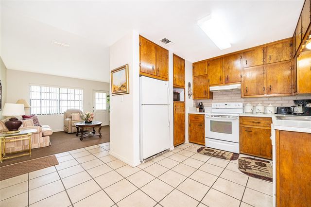 7 S THACKER AVENUE, Kissimmee, FL 34741