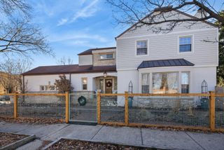 3435 W Ardmore Avenue, Chicago, IL 60659