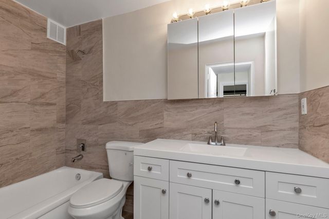 166-40 Powells Cove Blvd 2A, Beechhurst, NY 11357