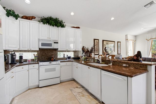 6850 Fiji Circle, Boynton Beach, FL 33437