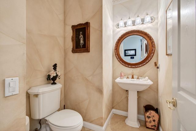 6850 Fiji Circle, Boynton Beach, FL 33437