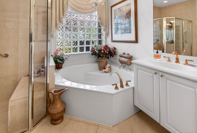 6850 Fiji Circle, Boynton Beach, FL 33437