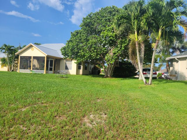 2570 SE West Blackwell Drive SE, Port St Lucie, FL 34952