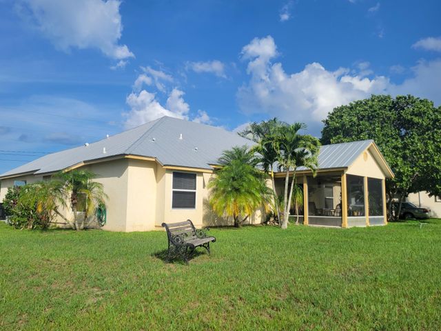 2570 SE West Blackwell Drive SE, Port St Lucie, FL 34952