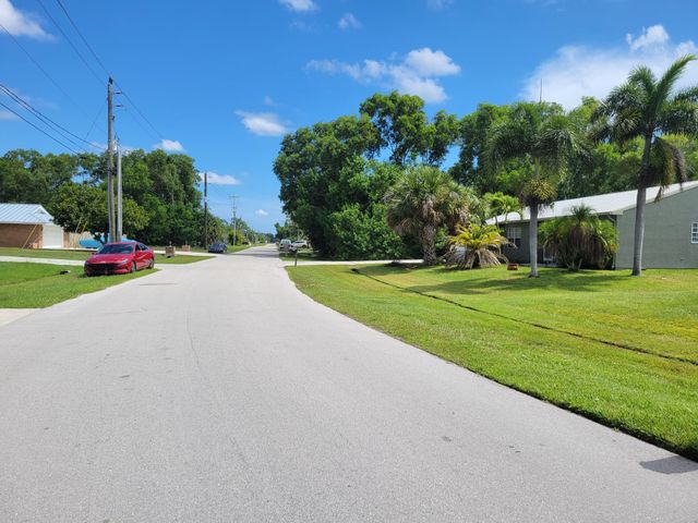 2570 SE West Blackwell Drive SE, Port St Lucie, FL 34952
