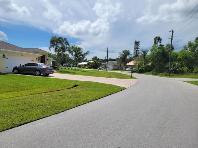 2570 SE West Blackwell Drive SE, Port St Lucie, FL 34952