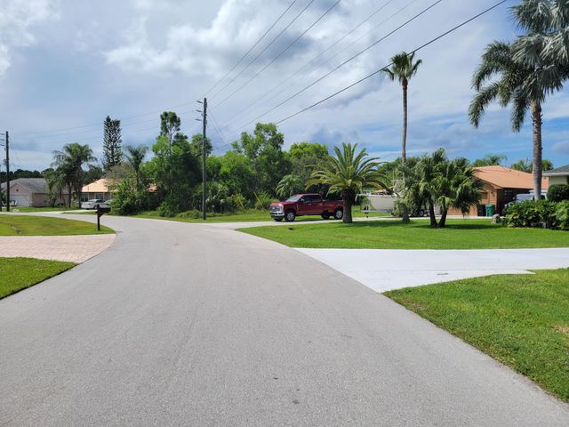 2570 SE West Blackwell Drive SE, Port St Lucie, FL 34952
