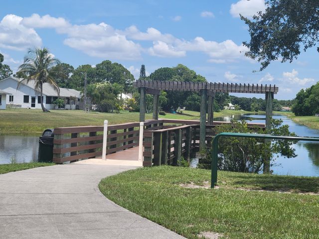 2570 SE West Blackwell Drive SE, Port St Lucie, FL 34952