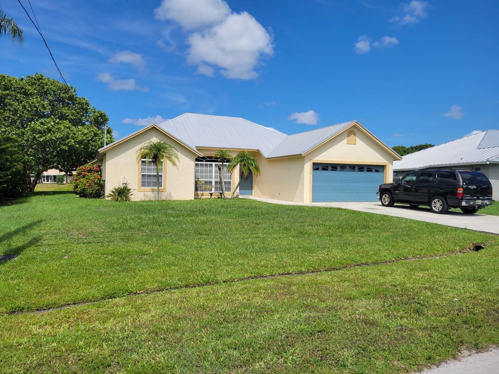 2570 SE West Blackwell Drive SE, Port St Lucie, FL 34952