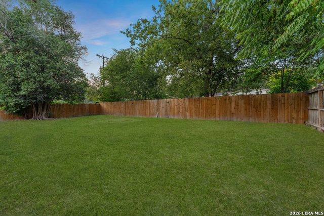 307 Dawnridge Dr, San Antonio, TX 78213