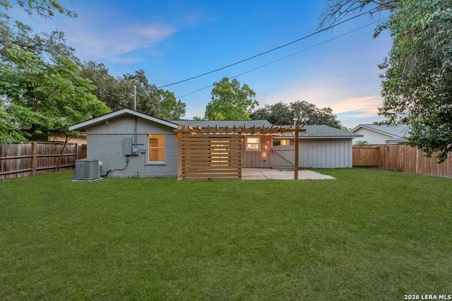 307 Dawnridge Dr, San Antonio, TX 78213