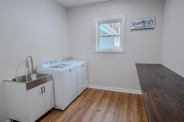 8828 S Division Avenue, Byron Center, MI 49315