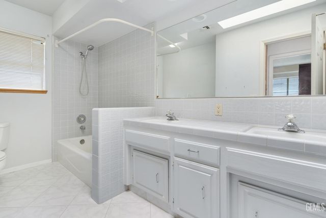 13801 Taradale Court, Bakersfield, CA 93314