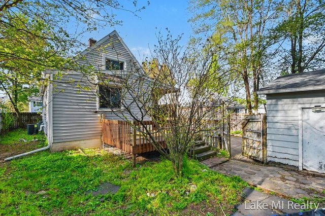 27 Exchange Street Se, City Of Wyoming, MI 49548