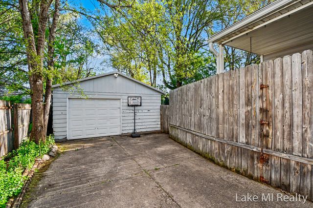 27 Exchange Street Se, City Of Wyoming, MI 49548
