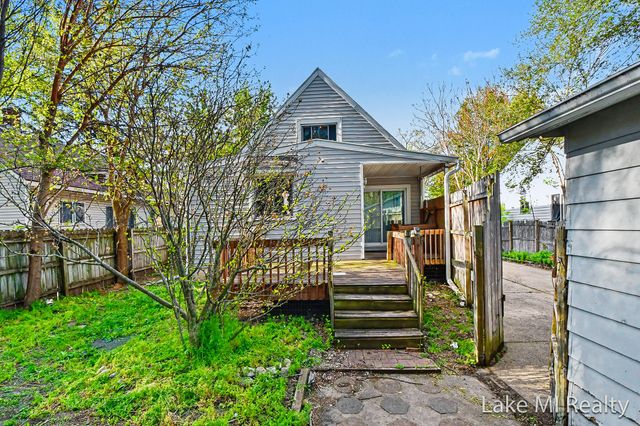 27 Exchange Street Se, City Of Wyoming, MI 49548