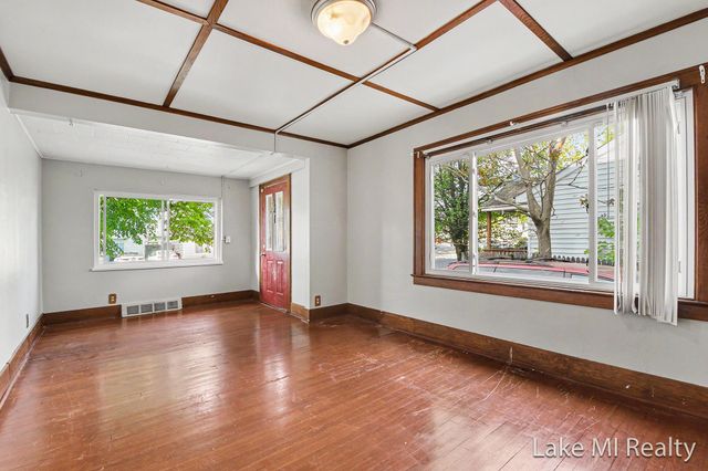 27 Exchange Street Se, City Of Wyoming, MI 49548
