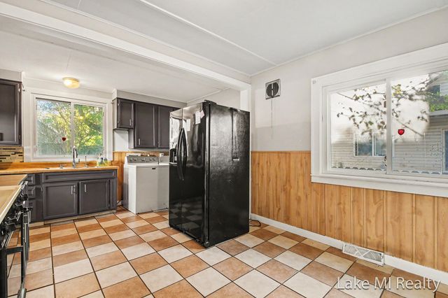 27 Exchange Street Se, City Of Wyoming, MI 49548