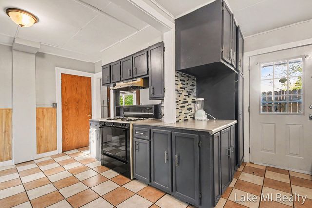 27 Exchange Street Se, City Of Wyoming, MI 49548