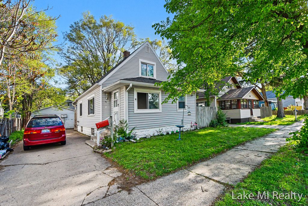 27 Exchange Street Se, City Of Wyoming, MI 49548