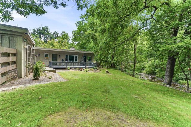 3671 SAINT PETERS RD, Elverson, PA 19520