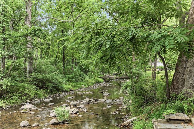 3671 SAINT PETERS RD, Elverson, PA 19520