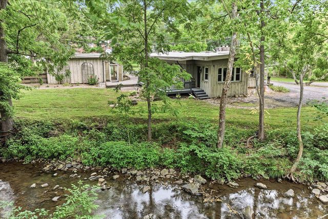 3671 SAINT PETERS RD, Elverson, PA 19520