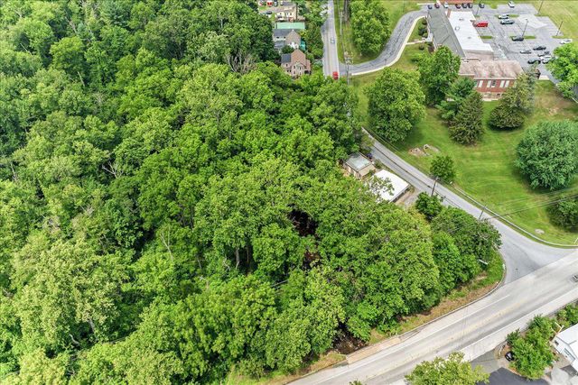 3671 SAINT PETERS RD, Elverson, PA 19520