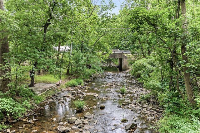 3671 SAINT PETERS RD, Elverson, PA 19520