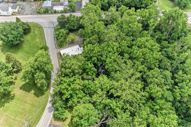 3671 SAINT PETERS RD, Elverson, PA 19520