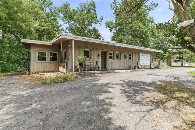 3671 SAINT PETERS RD, Elverson, PA 19520