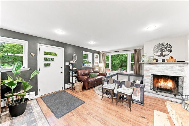 3671 SAINT PETERS RD, Elverson, PA 19520