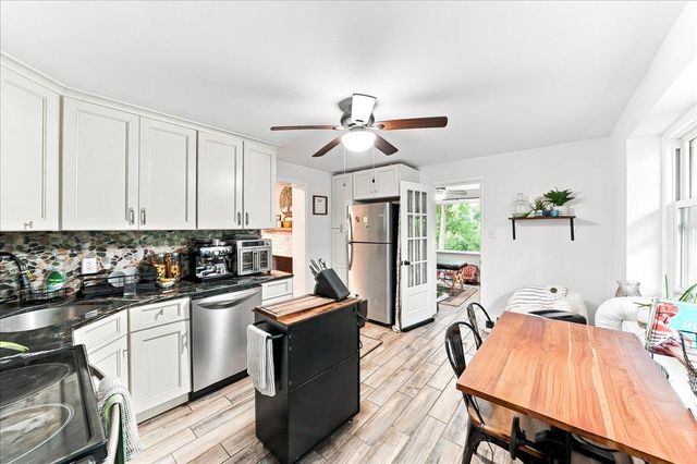 3671 SAINT PETERS RD, Elverson, PA 19520