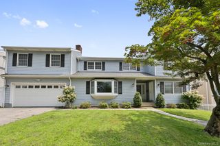 19 Windy Knolls Right Side, Greenwich, CT 06831