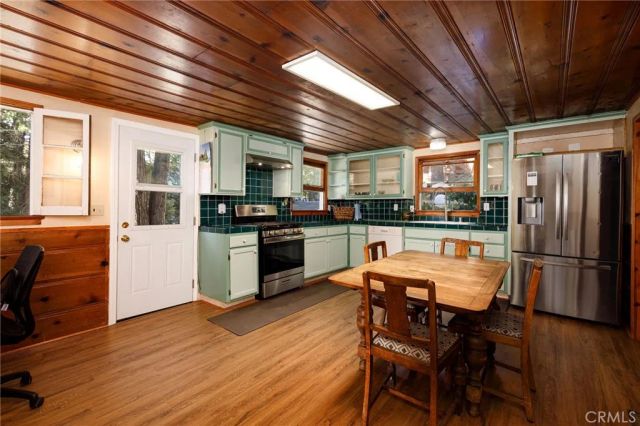 23969 Wildwood Lane, Crestline, CA 92325