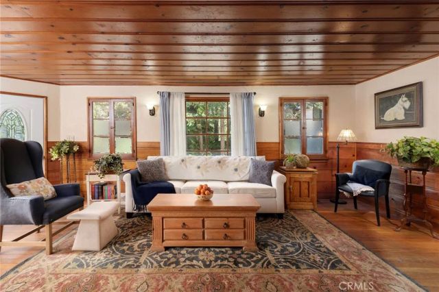 23969 Wildwood Lane, Crestline, CA 92325