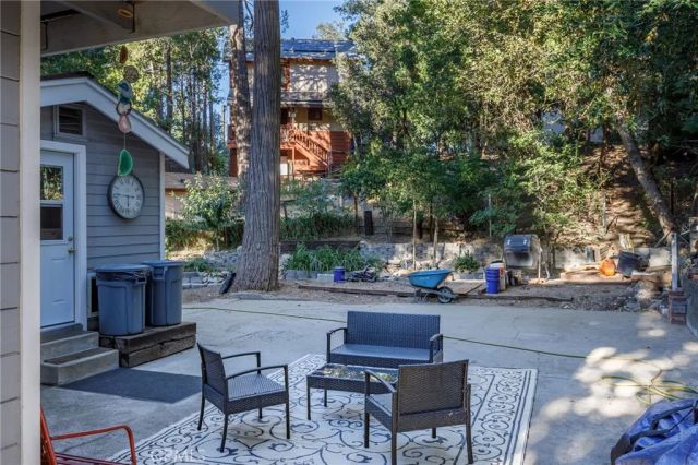 23969 Wildwood Lane, Crestline, CA 92325
