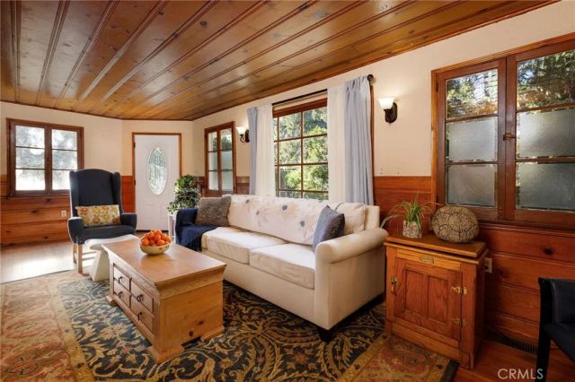23969 Wildwood Lane, Crestline, CA 92325