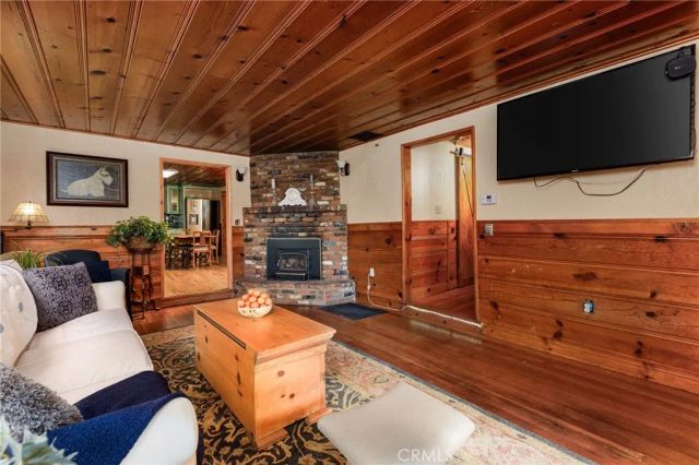 23969 Wildwood Lane, Crestline, CA 92325
