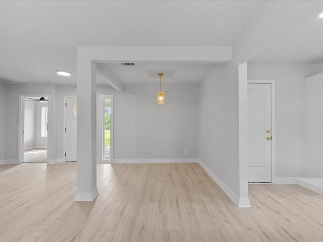 211 Avenue I, Alvin, TX 77511