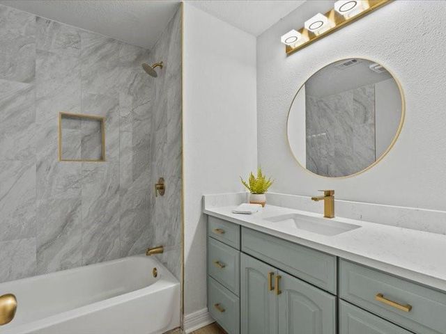 211 Avenue I, Alvin, TX 77511