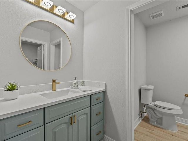 211 Avenue I, Alvin, TX 77511