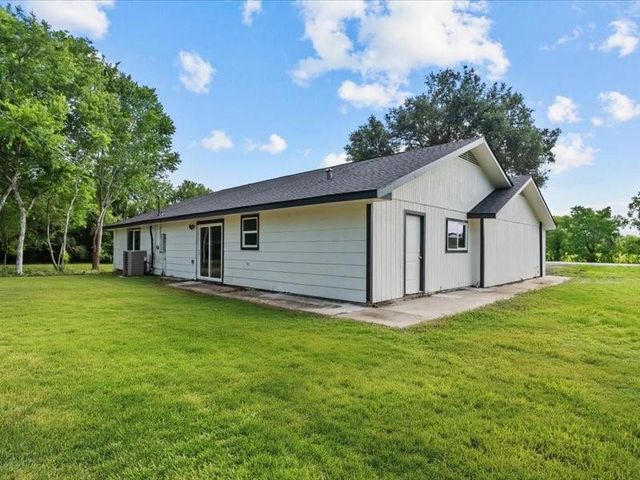 211 Avenue I, Alvin, TX 77511