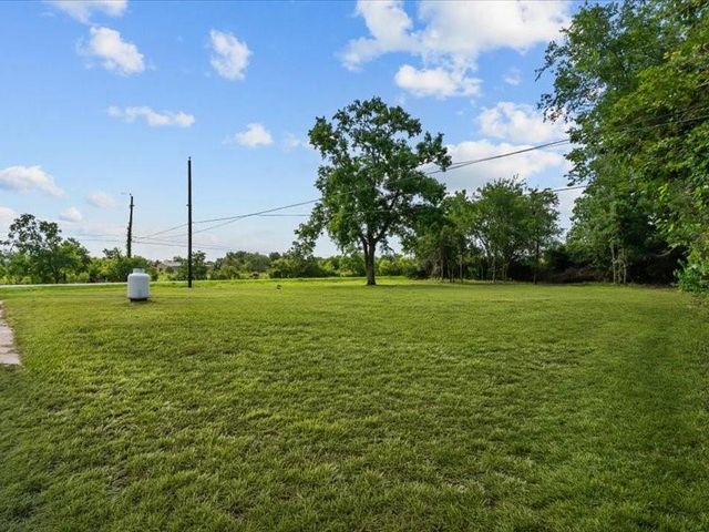 211 Avenue I, Alvin, TX 77511