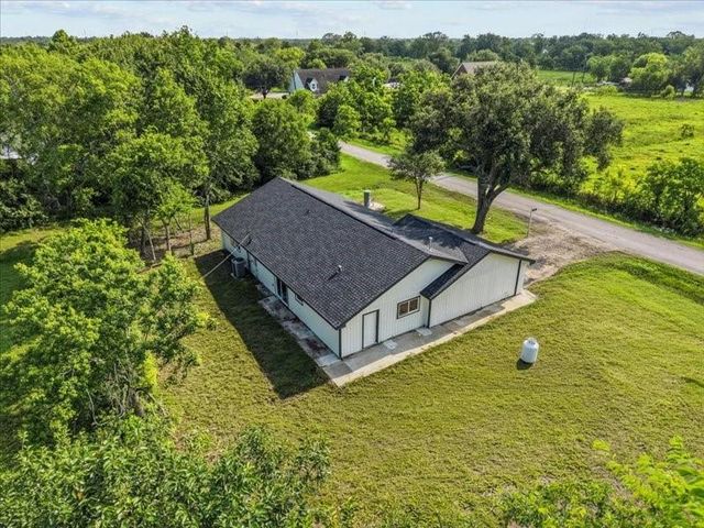 211 Avenue I, Alvin, TX 77511