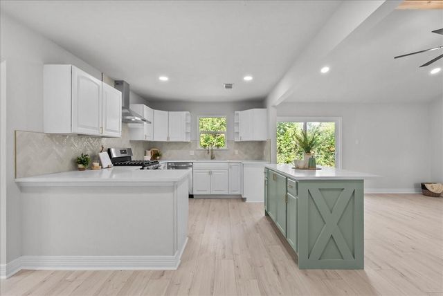 211 Avenue I, Alvin, TX 77511