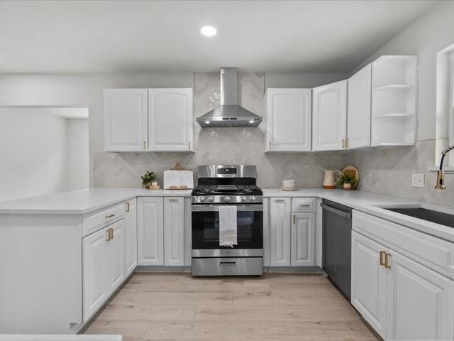 211 Avenue I, Alvin, TX 77511