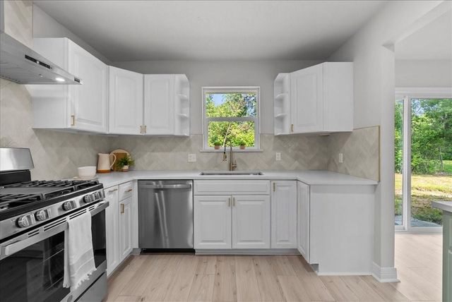 211 Avenue I, Alvin, TX 77511