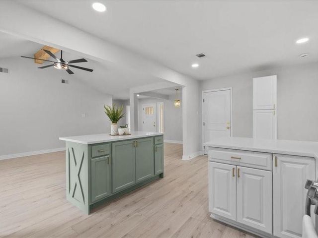 211 Avenue I, Alvin, TX 77511